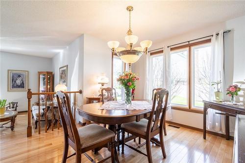 52 Greenmeadow Court, St. Catharines, ON - Indoor Photo Showing Dining Room
