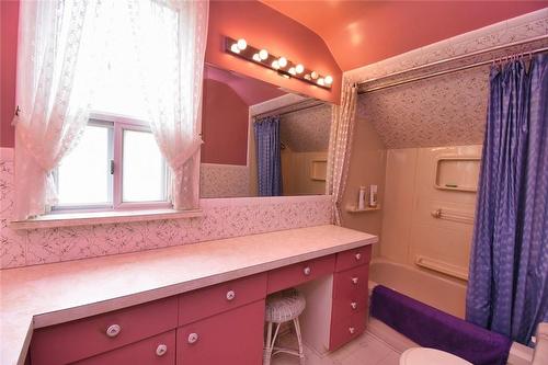 318 Brucedale Avenue E, Hamilton, ON - Indoor Photo Showing Bathroom