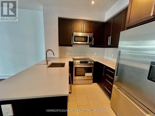#1105Se -9199 Yonge St, Richmond Hill, ON - Indoor Photo Showing Kitchen With Upgraded Kitchen
