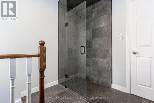 2168 Winding Woods Dr, Oakville, ON - Indoor Photo Showing Bathroom