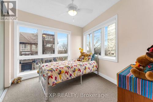 24 - 1120 Queens Avenue, Oakville, ON - Indoor Photo Showing Bedroom