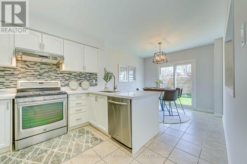 2193 Pell Cres, Oakville, ON - Indoor Photo Showing Kitchen With Upgraded Kitchen