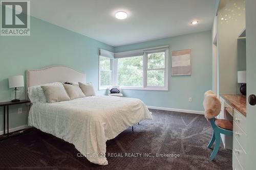 22 Brentwood Dr, Hamilton, ON - Indoor Photo Showing Bedroom