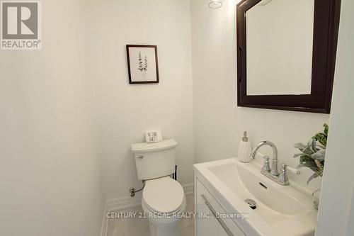 22 Brentwood Dr, Hamilton, ON - Indoor Photo Showing Bathroom