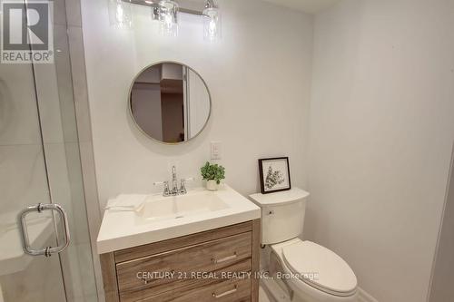 22 Brentwood Dr, Hamilton, ON - Indoor Photo Showing Bathroom