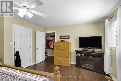 30 Mcgregor Crt, St. Thomas, ON - Indoor Photo Showing Bedroom