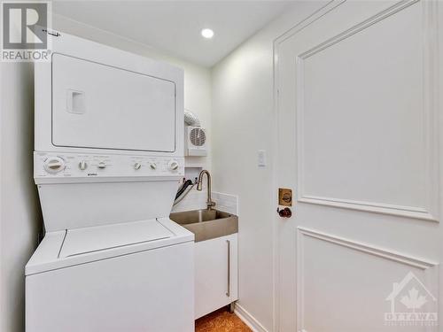 373 Laurier Avenue E Unit#406, Ottawa, ON - Indoor Photo Showing Laundry Room
