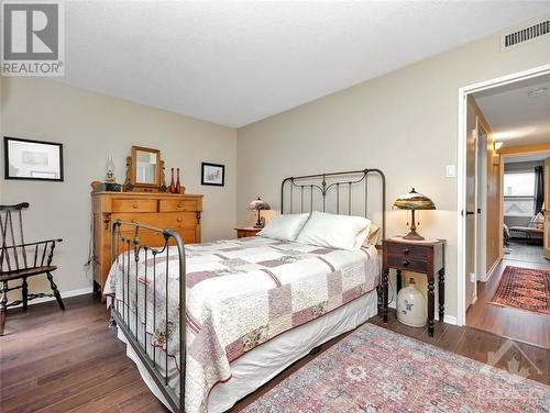 373 Laurier Avenue E Unit#406, Ottawa, ON - Indoor Photo Showing Bedroom