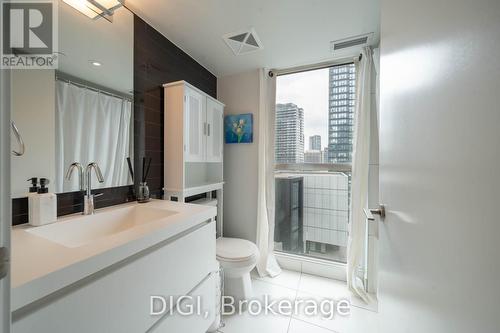 915 - 75 Queens Wharf Road, Toronto, ON - Indoor Photo Showing Bathroom