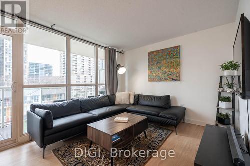 915 - 75 Queens Wharf Road, Toronto, ON - Indoor Photo Showing Living Room