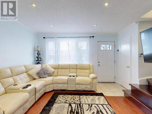 #3 -740 Kennedy Rd, Toronto, ON - Indoor Photo Showing Living Room