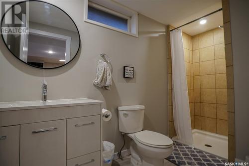 929 East Centre, Saskatoon, SK - Indoor Photo Showing Bathroom