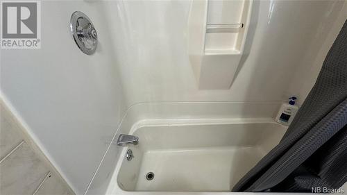 32 35E Avenue, Edmundston, NB - Indoor Photo Showing Bathroom