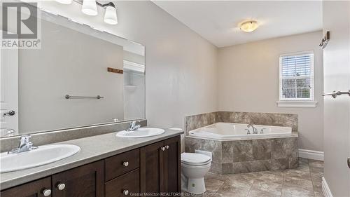 149 Belle Foret, Dieppe, NB - Indoor Photo Showing Bathroom