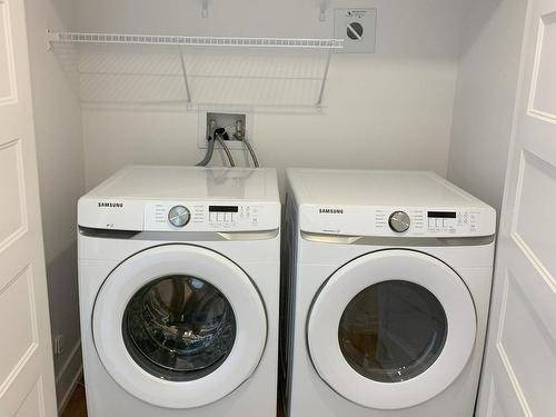 Salle de lavage - 201-30 Rue D'Ambre, Candiac, QC - Indoor Photo Showing Laundry Room