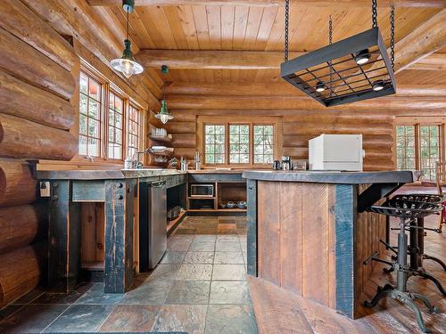 Kitchen - 1061 Ch. De La Sauvagine, Mont-Blanc, QC - Indoor Photo Showing Other Room