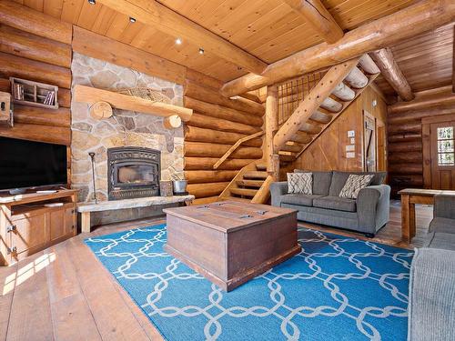 Living room - 1061 Ch. De La Sauvagine, Mont-Blanc, QC - Indoor Photo Showing Living Room With Fireplace