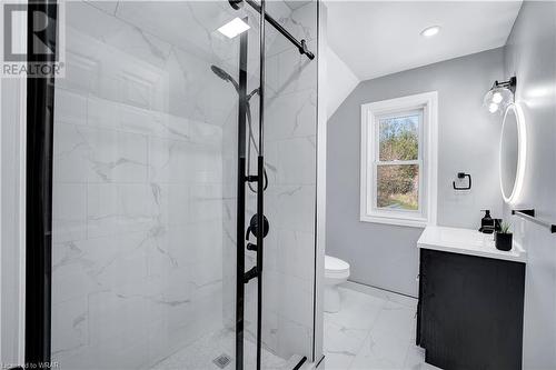 178 Kent Avenue, Kitchener, ON - Indoor Photo Showing Bathroom