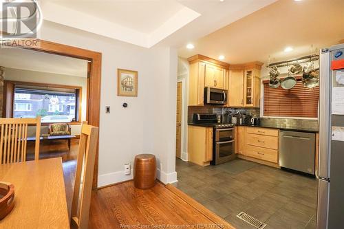 1671 Victoria Avenue, Windsor, ON - Indoor Photo Showing Kitchen