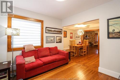 1671 Victoria Avenue, Windsor, ON - Indoor Photo Showing Living Room