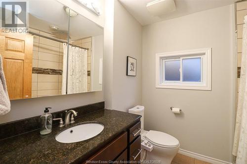 1671 Victoria Avenue, Windsor, ON - Indoor Photo Showing Bathroom