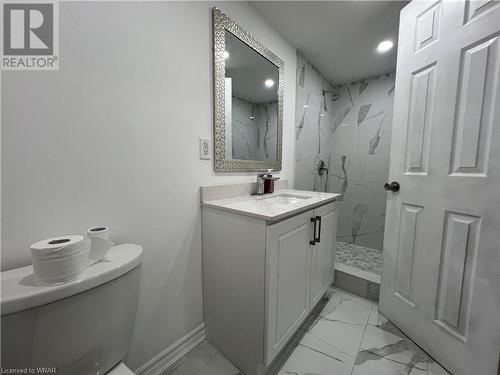 401 Churchill Court Unit# Lower, Waterloo, ON - Indoor Photo Showing Bathroom