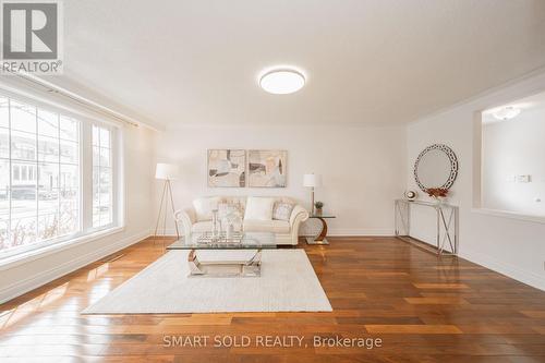 190 Maxome Ave, Toronto, ON - Indoor Photo Showing Living Room