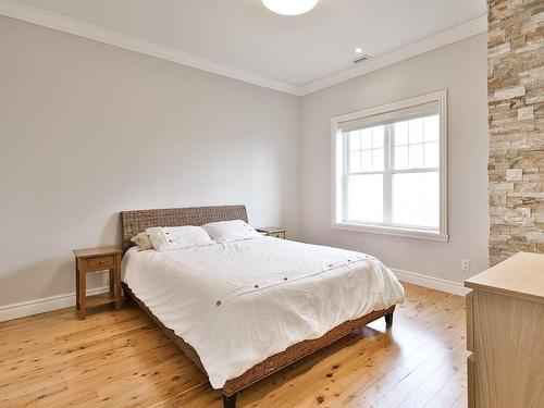 Master bedroom - 215-180 Rue Du Cercle-Des-Cantons, Bromont, QC - Indoor Photo Showing Bedroom