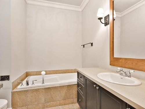 Ensuite bathroom - 215-180 Rue Du Cercle-Des-Cantons, Bromont, QC - Indoor Photo Showing Bathroom