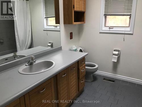 159 Pinewood Trail, Mississauga, ON - Indoor Photo Showing Bathroom