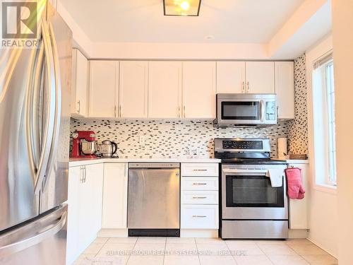 3143 Stornoway Circ, Oakville, ON - Indoor Photo Showing Kitchen With Stainless Steel Kitchen With Upgraded Kitchen