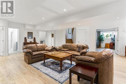 10 Lakefield Dr, Kincardine, ON - Indoor Photo Showing Living Room