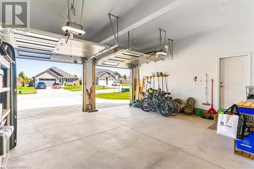 10 Lakefield Dr, Kincardine, ON - Indoor Photo Showing Garage