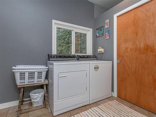 3141 Chapman Rd, Chemainus, BC - Indoor Photo Showing Laundry Room