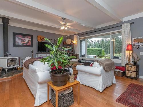 3141 Chapman Rd, Chemainus, BC - Indoor Photo Showing Living Room