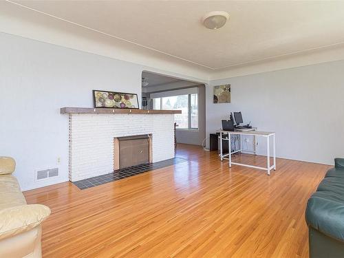 2090 Allenby St, Oak Bay, BC - Indoor Photo Showing Living Room With Fireplace
