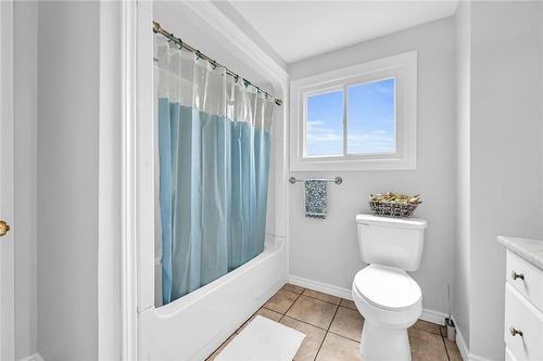 16 Courtland Avenue, Hamilton, ON - Indoor Photo Showing Bathroom