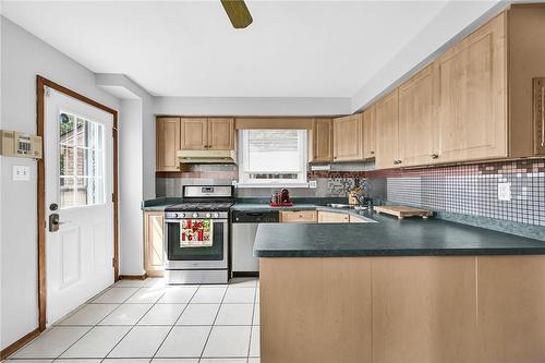 16 Courtland Avenue, Hamilton, ON - Indoor Photo Showing Kitchen