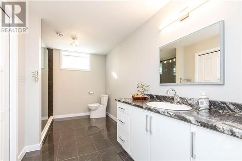 65 Granite Street, Rockland, ON - Indoor Photo Showing Bathroom