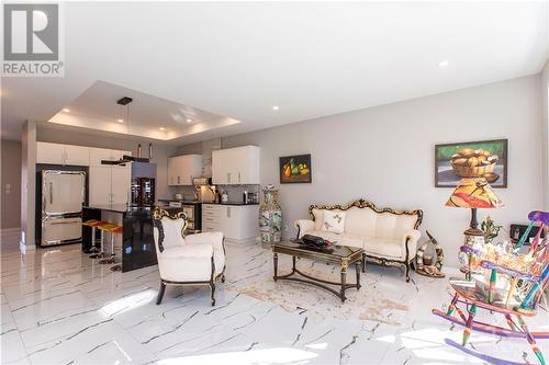 65 Granite Street, Rockland, ON - Indoor Photo Showing Living Room