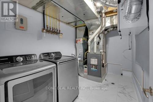 1115 Cora Greenwood Drive, Windsor, ON - Indoor Photo Showing Laundry Room