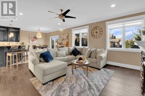 1115 Cora Greenwood Drive, Windsor, ON - Indoor Photo Showing Living Room