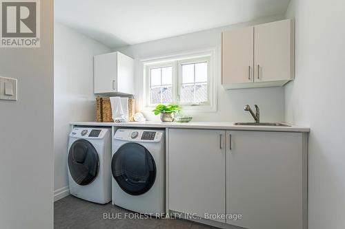 #17 -4700 Hamilton Rd, Thames Centre, ON - Indoor Photo Showing Laundry Room