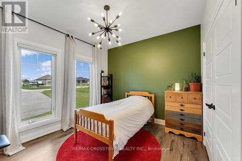 15 Best Court, Oro-Medonte, ON - Indoor Photo Showing Bedroom