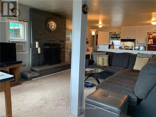 9 Lakeshore Boulevard S, South Bruce Peninsula, ON - Indoor Photo Showing Living Room With Fireplace