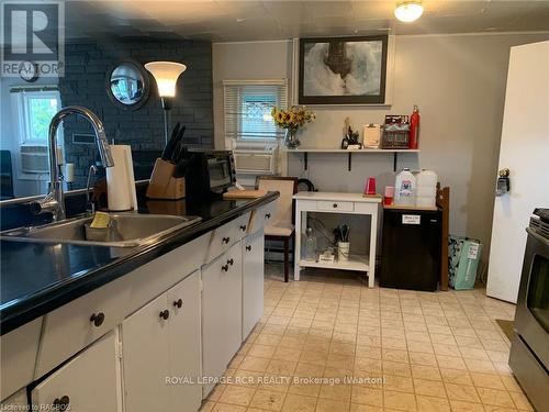 9 Lakeshore Boulevard S, South Bruce Peninsula, ON - Indoor Photo Showing Kitchen