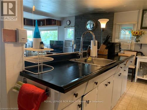 9 Lakeshore Boulevard S, South Bruce Peninsula, ON - Indoor Photo Showing Kitchen