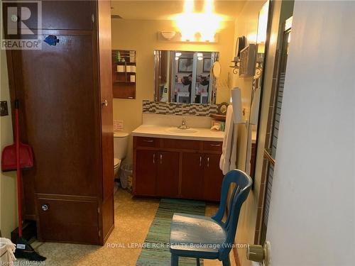 9 Lakeshore Boulevard S, South Bruce Peninsula, ON - Indoor Photo Showing Bathroom