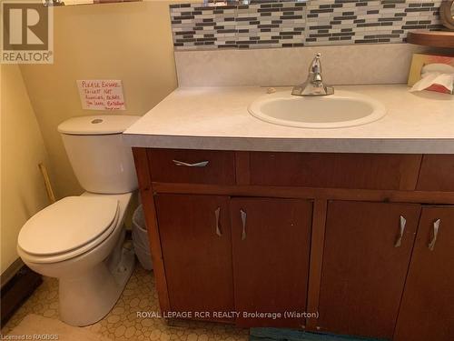 9 Lakeshore Boulevard S, South Bruce Peninsula, ON - Indoor Photo Showing Bathroom