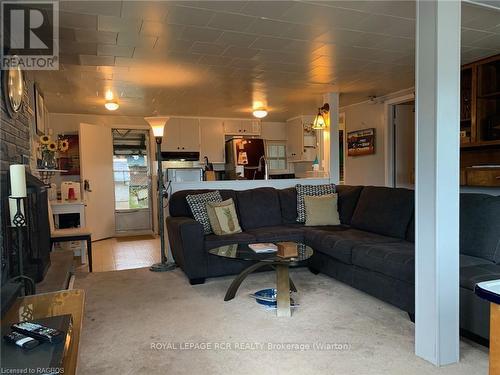 9 Lakeshore Boulevard S, South Bruce Peninsula, ON - Indoor Photo Showing Living Room